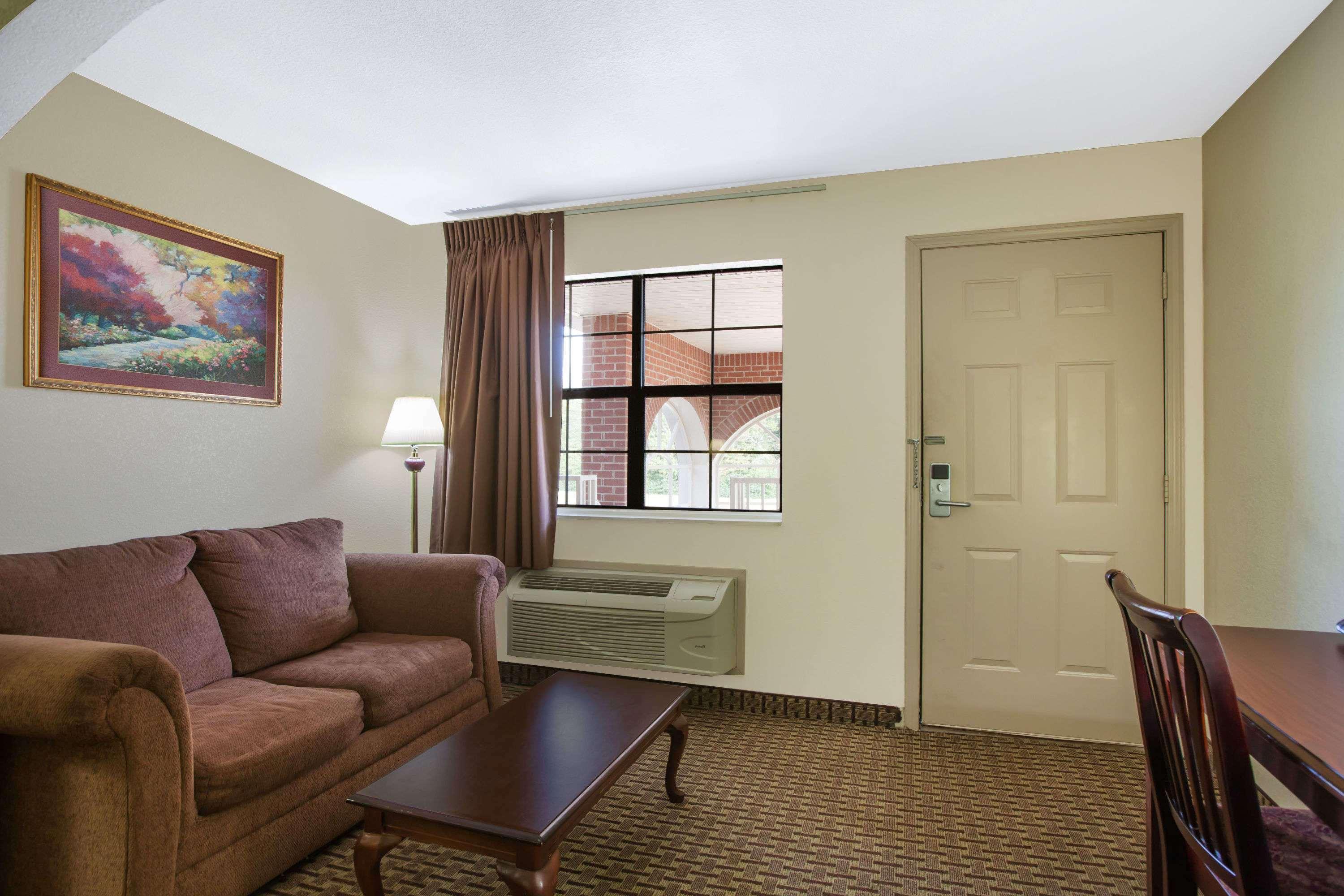 Super 8 By Wyndham Cabot Hotel Exterior photo