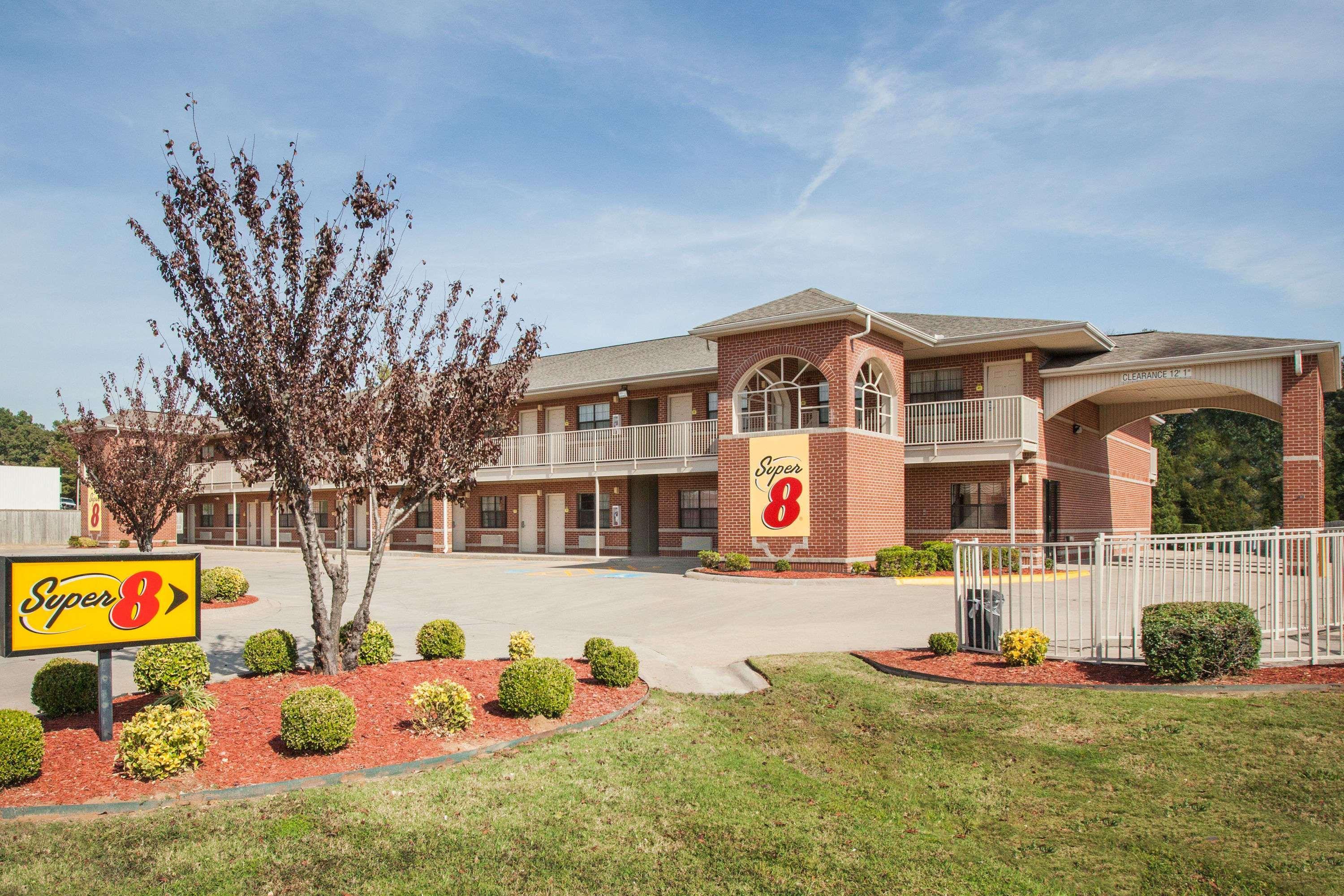 Super 8 By Wyndham Cabot Hotel Exterior photo